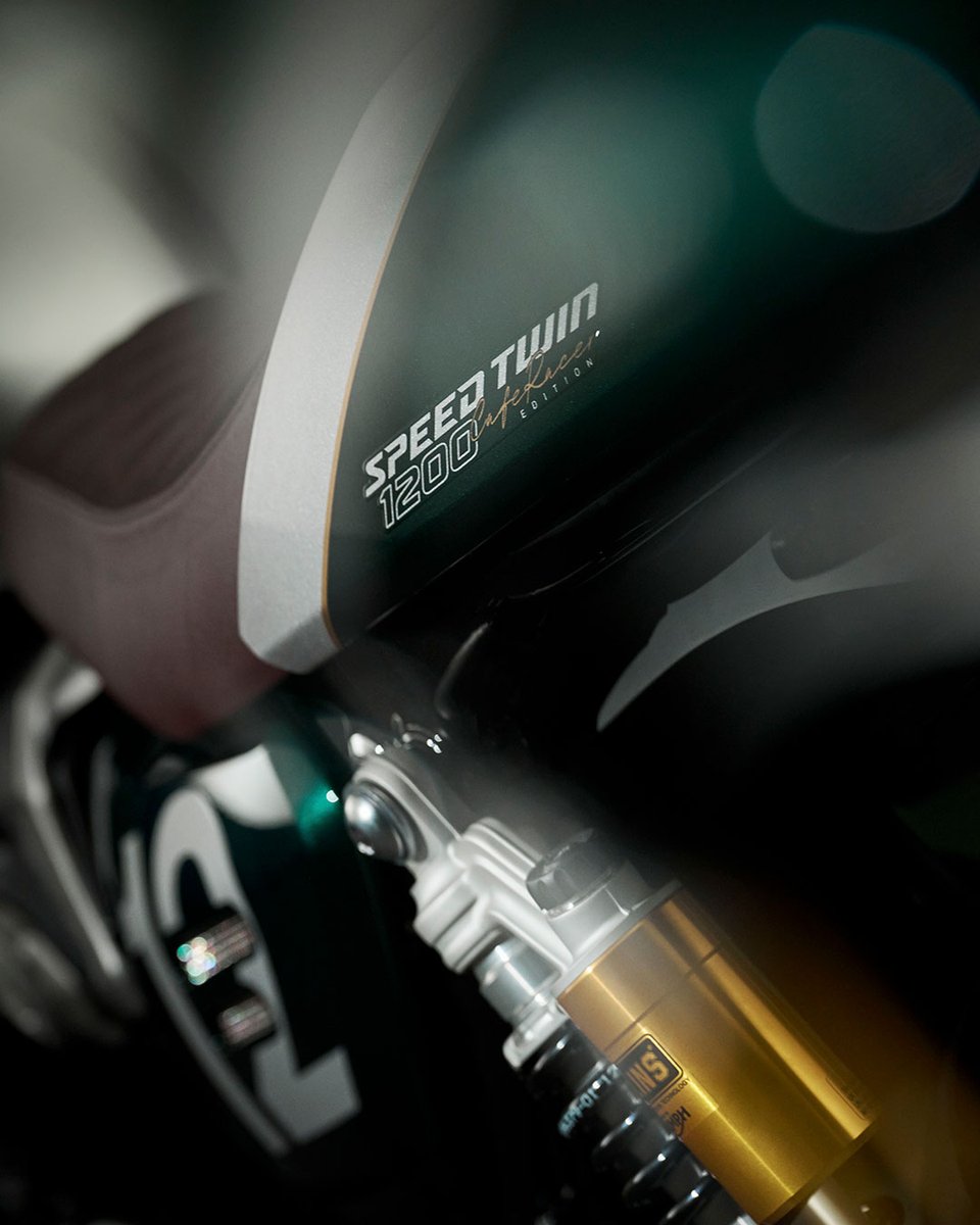 OfficialTriumph's tweet photo. The Speed Twin 1200 Cafe Racer Edition: art in motion.

Pure performance meets authentic cafe racer style, with premium details like a brown bullet seat &amp; machined bar-end mirrors. The clip-on handlebars add to that iconic silhouette.

Now available in showrooms! https://t.co/SCQYVrBEjv