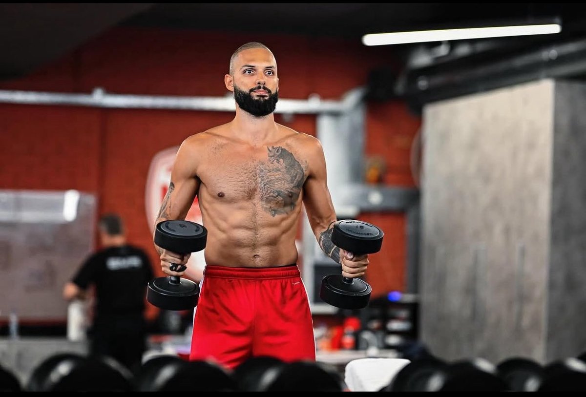 elapoueisai🔴⚪️ tweet media