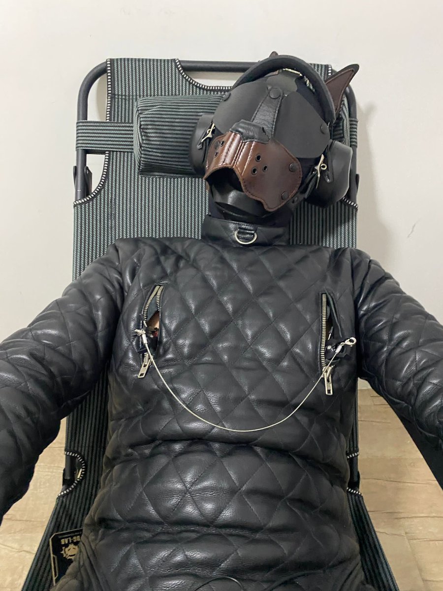 LeatherPrison's tweet image. Layered padding keeps everything exactly where it belongs. The Quilted Bondage Suit does not invite negotiation.

leatherprison.com

#LeatherPrison #QuiltedBondageSuit #LeatherCraft #BondageGear