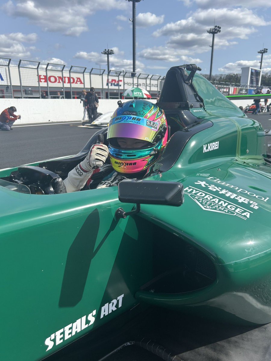KileiLeiji11's tweet photo. F110CUP 東日本王者決定戦(もてぎ第1戦)

2日間終了しました‼️
17台中
Race1→予選12位/決勝11位
Race2→予選13位/決勝11位
でした。

レースウィークに初めてのマシンと出会い、少しずつ慣れてく中で、今までのマシンとはまた違った性格のクルマに乗って遅い中ではありますが少しずつ自分の引き出しが増やせたレースウィークだったかなと思います。

まずはレースに参戦することが出来たこと本当に感謝しています。
沢山の方のサポートがあってこそのレースだと改めて実感することができました。この経験を今後生かせられるように務めていきたいと思います‼️

参加していた皆様もお疲れ様でした！

 #F110CUP
 #ハイドレンジア