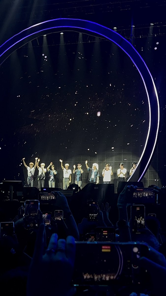 blondewook's tweet photo. and if they ask me how many members there are in zerobaseone, i’ll make sure to answer 9. i’m forever grateful. may we meet again, i love you so much my 제로베이스원 , my nine 🩵 https://t.co/XjXC4OQYnb