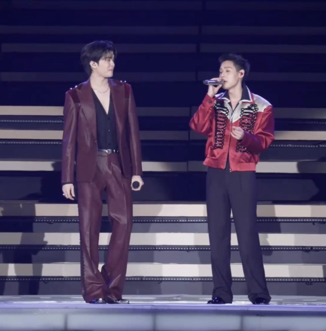 มีน้ำตากับสิ่งนี้ บิวกิ้นวันนั้นยังใหม่ ตัวเล็กตัวน้อยยืนร้องข้างพี่นนน์ วันนี้บิวกิ้นมีคอนเสิร์ตใหญ่ที่อิมแพค 3 วัน ละมีพี่นน์เป็นเกสต์แล้ว ใครเข้าใจเข้าใจเลย เก่งขึ้น พัฒนาขึ้น ไม่เคยหยุดเลย ภูมิใจมากเลย ไออ้วงเก่งมาก

 #BILLKIN_FEELQUENCY_D3 #bbillkin
#NONTTANONT