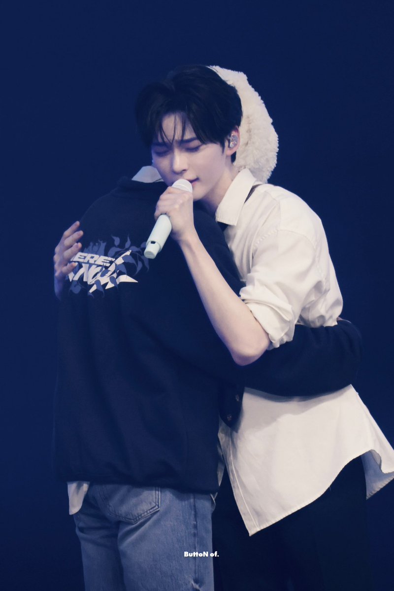 𝑩𝒖𝒕𝒕𝒐𝒏 𝐨𝐟 tweet media