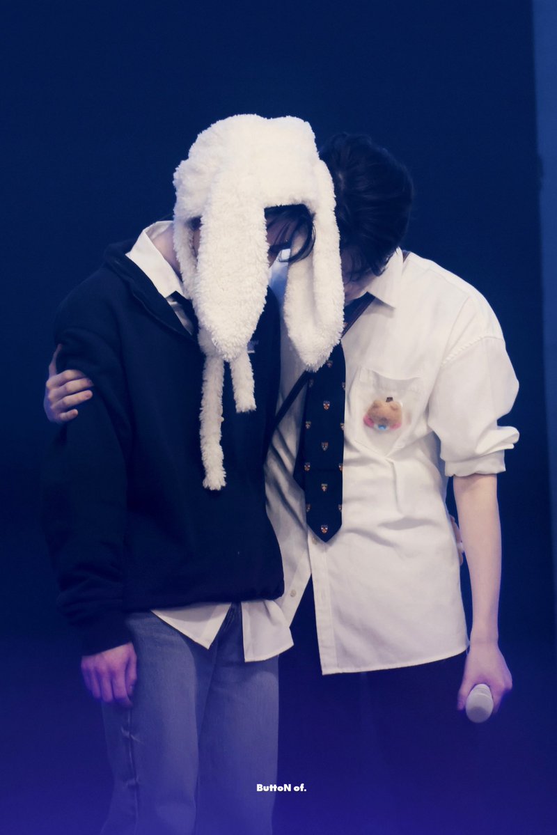 𝑩𝒖𝒕𝒕𝒐𝒏 𝐨𝐟 tweet media