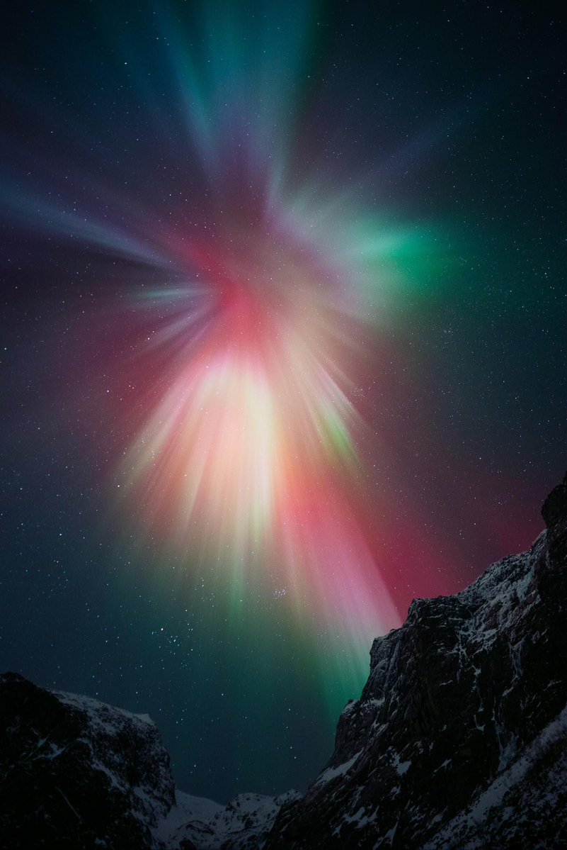 AstroBin.com tweet media