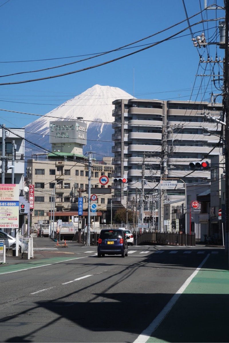 Sawa_Luna's tweet photo. 帰りは富士駅の方へ。いつもと違う道からの富士山も綺麗でした♪ https://t.co/Buyo3YASO9