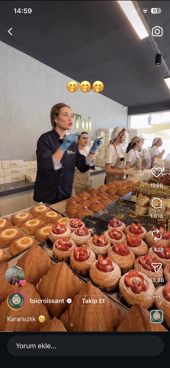 Manolisa tweet media