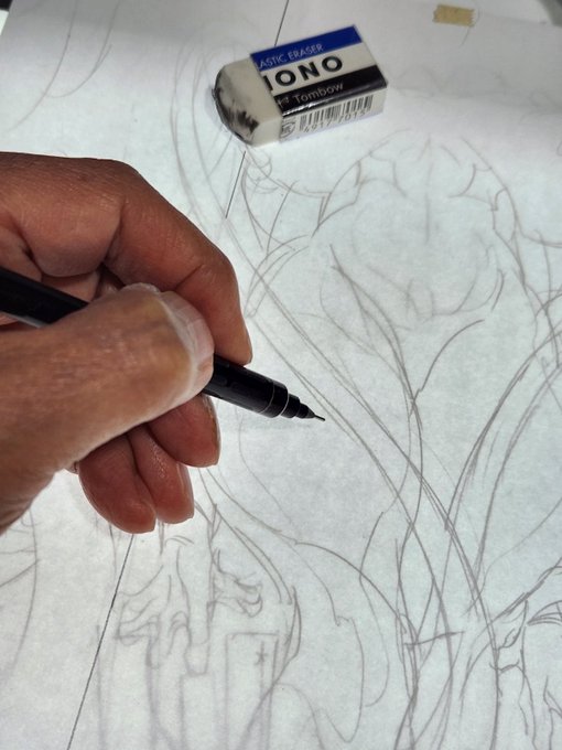 次作の絵コンテをアタリに線画起こしてます。 