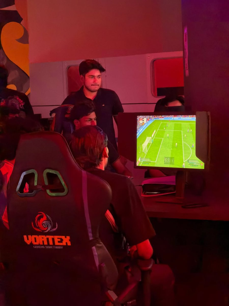 IGCgamin's tweet photo. More Pictures from the day 1 of the Vortex Campus Showdown https://t.co/pJ5bVOWcla