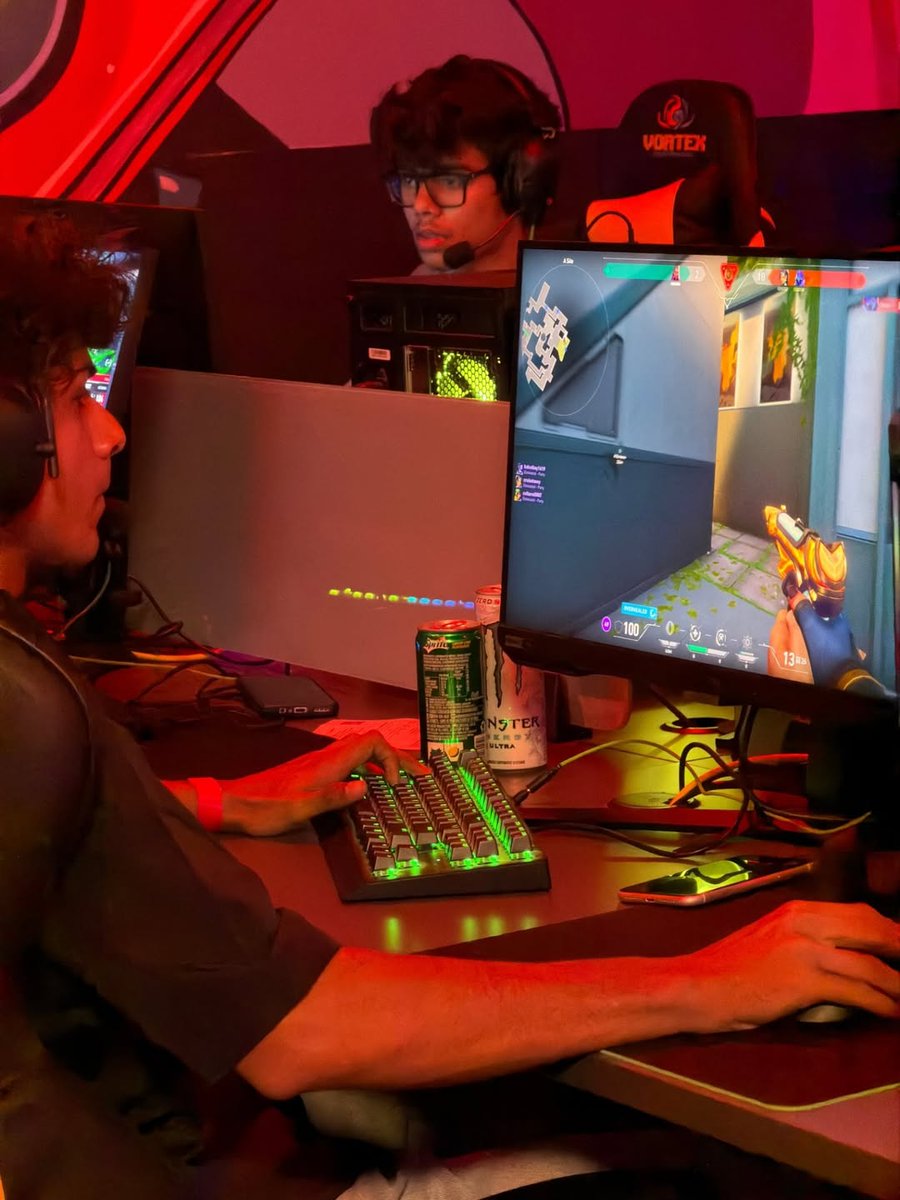 IGCgamin's tweet photo. More Pictures from the day 1 of the Vortex Campus Showdown https://t.co/pJ5bVOWcla