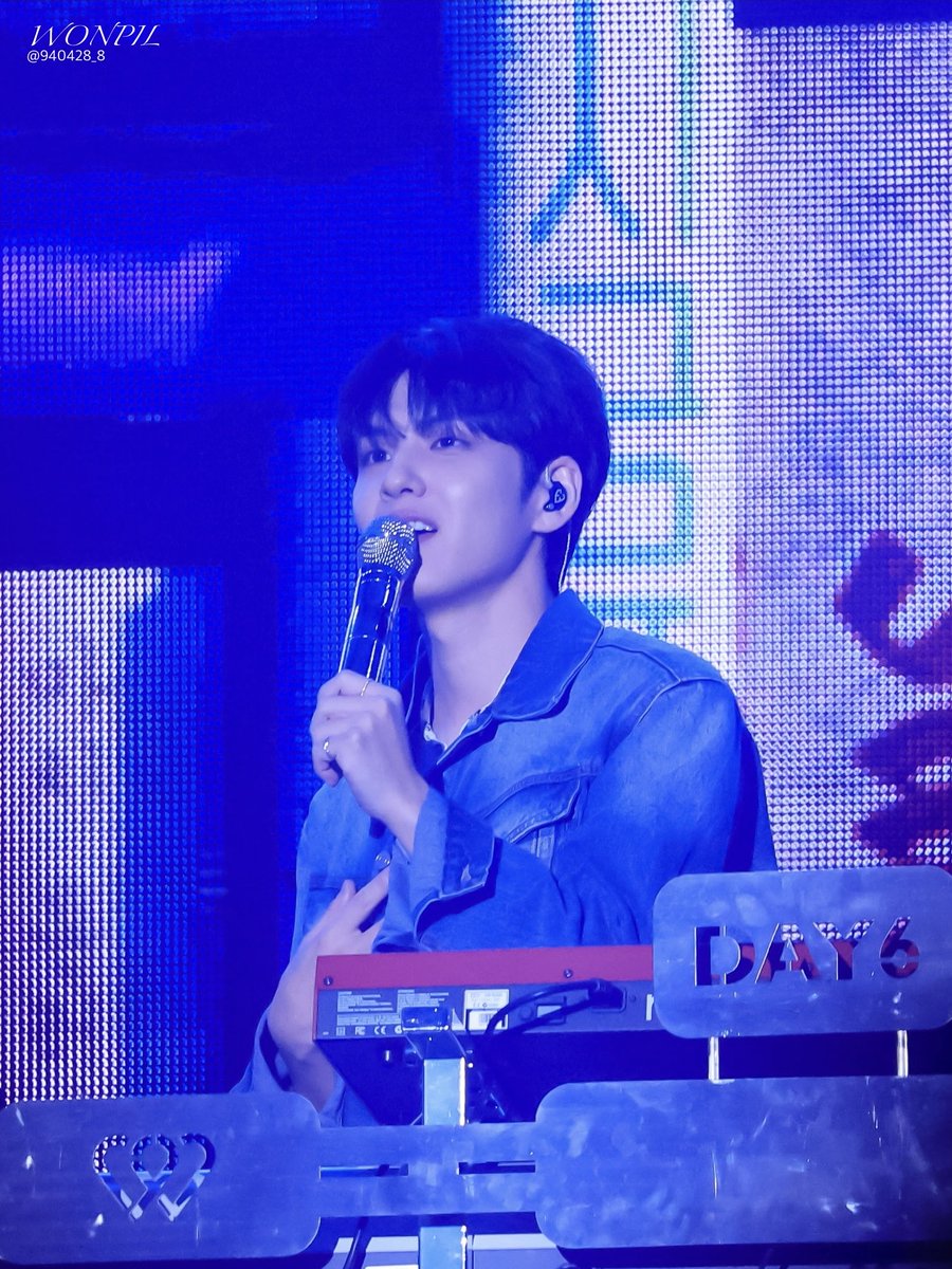940428_8's tweet photo. 260315 얼굴도 코디도 대학생👀
#데이식스 #day6 #원필 #wonpil #광주 https://t.co/BChK8MmVuP