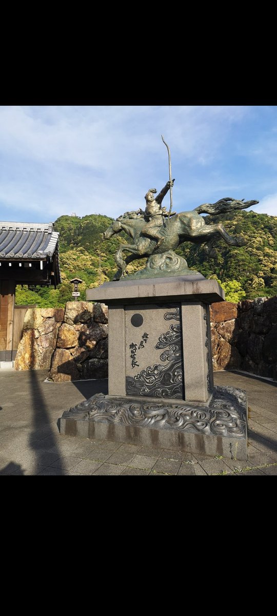 CYamaneko's tweet photo. 豊臣兄弟紀行より、岐阜城と岐阜駅の信長像。本編では、天下布武を掲げて六角氏省略の早足京入場！足利義昭は近年無いくらい優秀っぽく描かれていましたね！勝家は後のフラグを立てました💦
#豊臣兄弟　#岐阜城　#城　#御城印　#信長 https://t.co/s5lzMIO7Qf