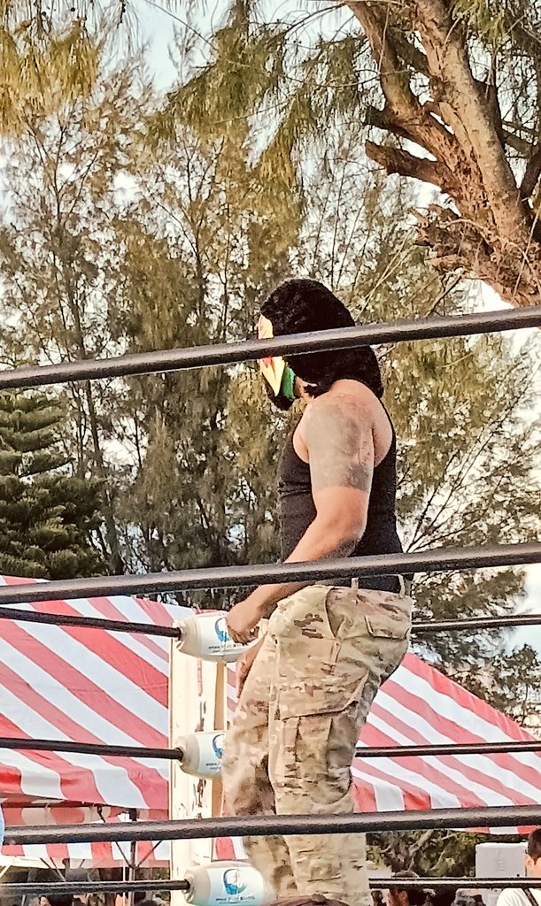 aki1832's tweet photo. いや…でっかい。
オージーバーバリアン選手
初めまして。
#rd_pw https://t.co/dkZdZ5F7nz