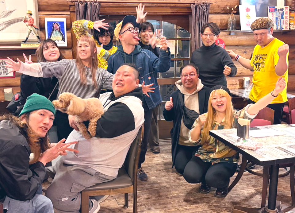 kotonoha_aina's tweet photo. 3月14日　キャパーズ　プリズムイズム　プリズムリズムツアーお越しいただきありがとうございました‼︎
キャパーズレコ発おめでとうございます
誘ってくれてありがとー‼︎
楽しかったー
ニンニクチャーハンズもキャパーズも本当かっこよすぎ
最後は青春の輝きまで歌わせてもらって感無量 https://t.co/ROhpv2fhBi