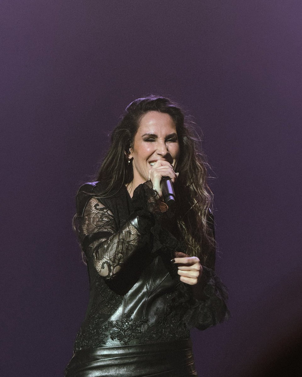 situmedises's tweet photo. por seguir celebrando la vida y la música contigo ✨ y sobre todo por verte así de feliz siempre <3 nos vemos esta noche, te quiero mucho 🫂 #Felices44Malú https://t.co/vxe14zslDM