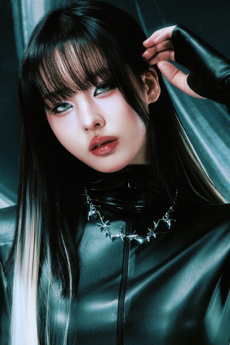 ohtnyc's tweet photo. Seonyou in OHT × HOUND.

Necklace, earrings, and hoodie.

Exclusive release at complexchinese
Guess which CLASS:y member joins the universe next 

[#CLASSy #클라씨 #SEONYOU #선유 
@CLASSy_twt_ #OHTNYC] https://t.co/V7cV8nNPXW