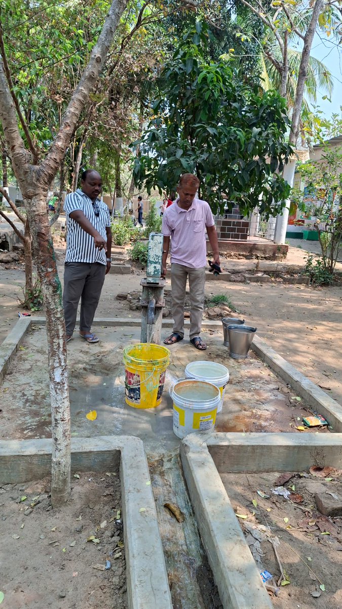 RWSS_Mlkg's tweet photo. @pradipkumar789 @CMO_Odisha @PRDeptOdisha @dm_malkangiri @SMEOdisha Old Chitapari School visit AE korukonda with BDO sir https://t.co/iSWVyIBE4C