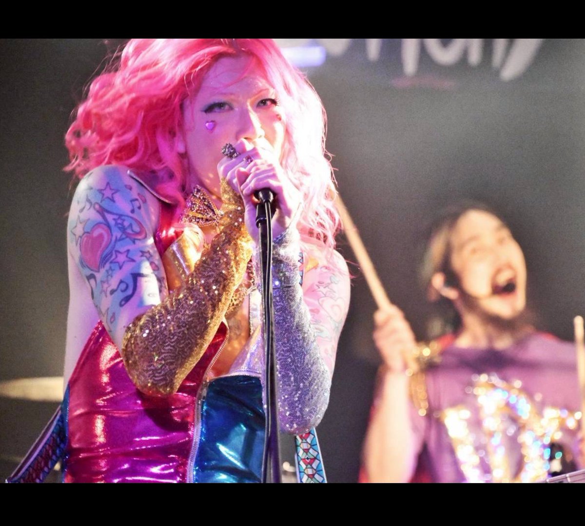 Sekaaaaanya's tweet photo. テッテレー‼️32歳になりましたー‼️🌈🎂🤩㊗️🎉

前日にワンマンさせて頂き、皆さまにたっぷり祝ってもらい、最高の気分でお誕生日を迎えちゃいましたー‼️🥳🙏

忘れ物多いし、すぐ寝るし、キョドりまくってて、まだまだアホアホですが、これからもよろしくお願い致します‼️🙇‍♀️💖

📸 by @CurryRamone https://t.co/lXYP8GJB1b
