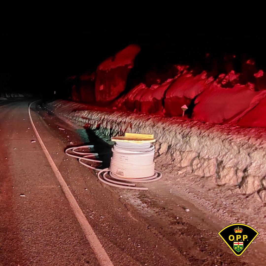 401_da_sarpanch's tweet image. #REPORT: OPP Laid 26 Charges After CMV Stopped Twice In One Day On📍Hwy11.

🔺Mar.03, 5:00am - OPP Responded To Debris In The Live Lanes. #Inspection: Revealed Suspended Driver, Improper Plates, Non-Functioning Brakes. Placed OOS.
🔺Mar.03, 3:00pm - OPP Located The Same CMV