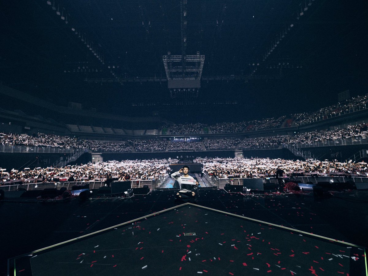 DDallkkookk's tweet photo. 첫오프콘 이번콘 단체사진 나란히 두니까 ㅈㄴ감동되고 기분 이상함..... https://t.co/qqMo9SoY7S