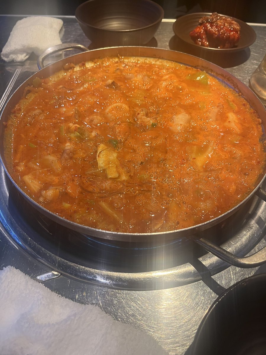 ピロム tweet media