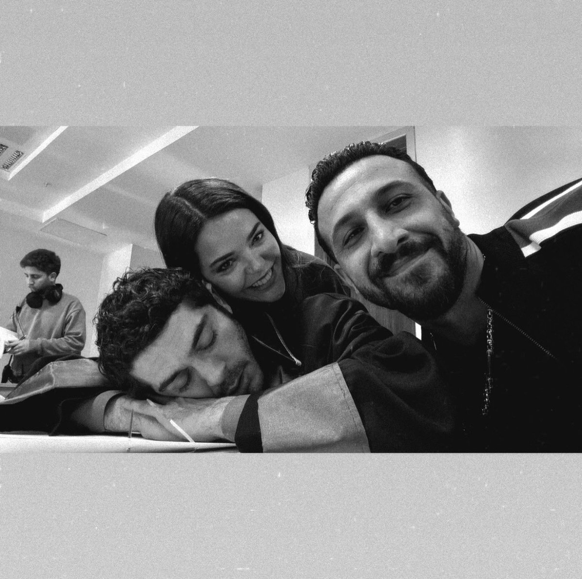 sizin nasıl toplamda 2 tane fotoğrafınız olabilirrr??
#ErsinArıcı #BurakDeniz 
#Sahtekarlar