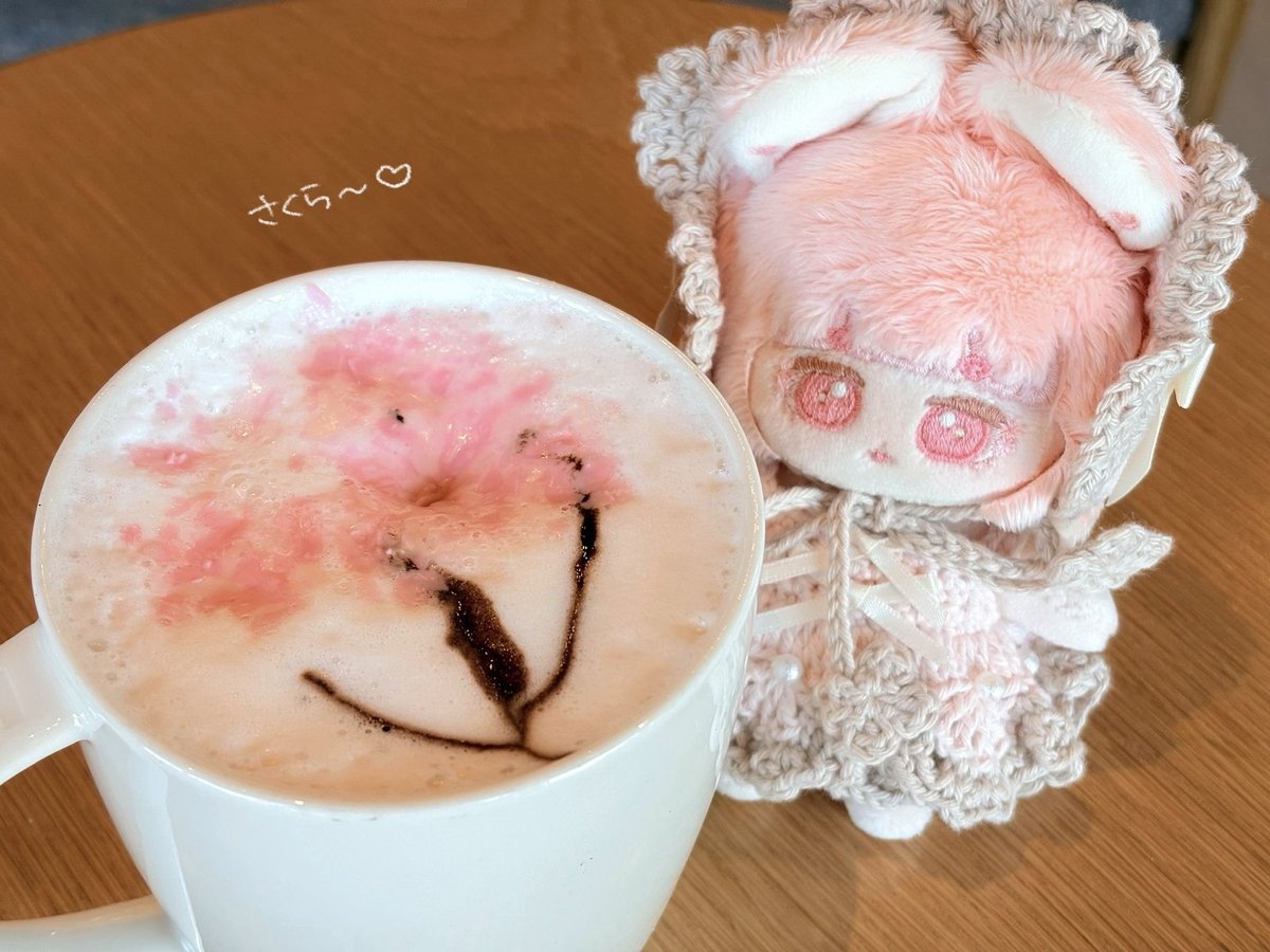 sui0214_'s tweet photo. 桜ラテちゃんと桜ラテ🌸☕️
うわぁぁうれしーーー!😭これがこれがこれがしたかったんです!!!桜ラテちゃん、ありがとねぇ…
わたさんのお洋服がこれまたぴったりで、すごくないですか?😳💓桜ラテづくし〜!こんなに幸せなことってない
#まにむぬい
#miwataLibrary https://t.co/J27y4AgPqU