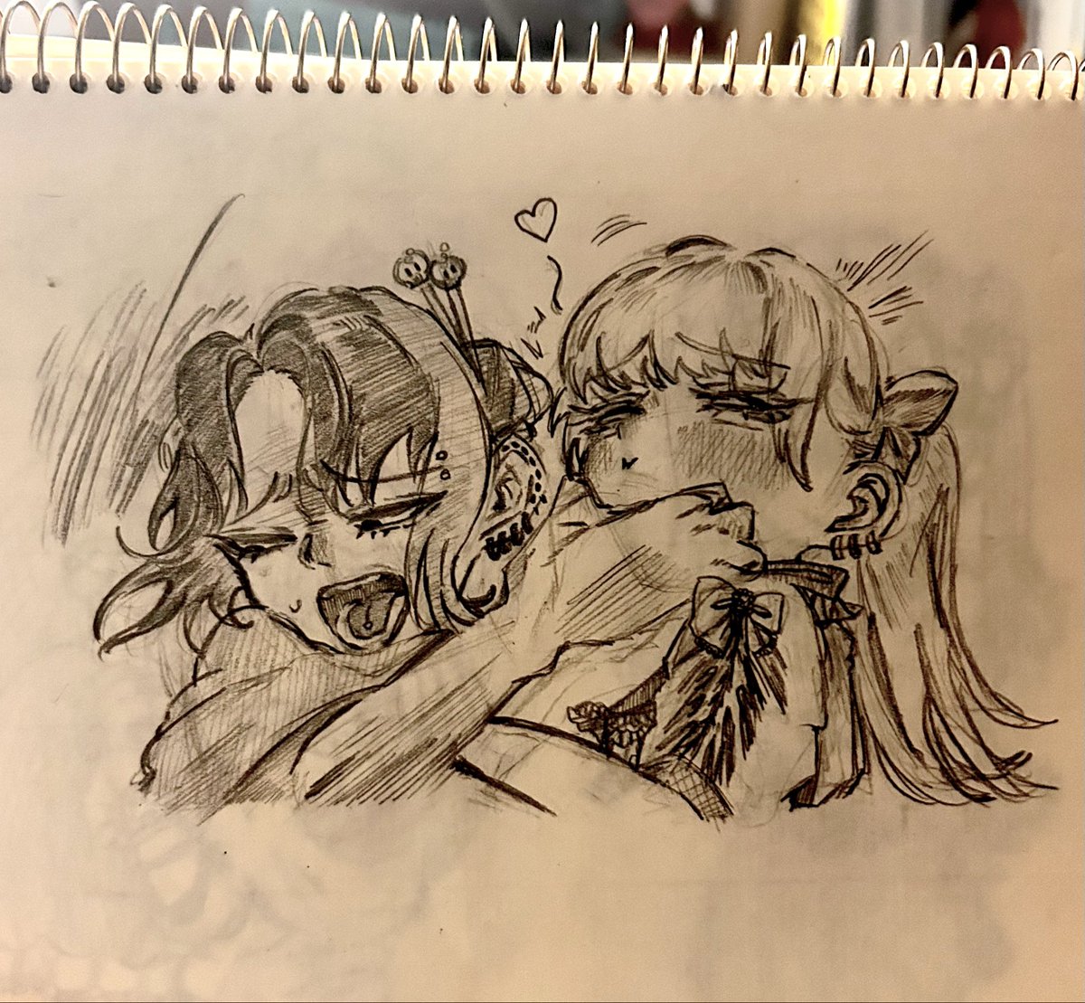 あせも tweet media