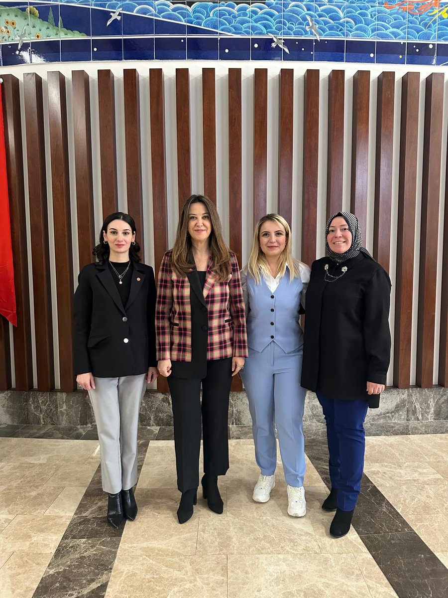 mhpizmirkacep's tweet photo. Milliyetçi Hareket Partisi İzmir İl Başkanımız Sayın Veysel Şahin’in  talimatlarıyla, 
İzmir Valiliği tarafından 8 Mart Dünya Kadınlar Günü vesilesiyle düzenlenen “Kalkınmada Kadının İmzası” programına İl KAÇEP Başkanımız Elif Dilber ve Komisyonu  katılım sağlamışlardır. https://t.co/d8zvxv1a2G