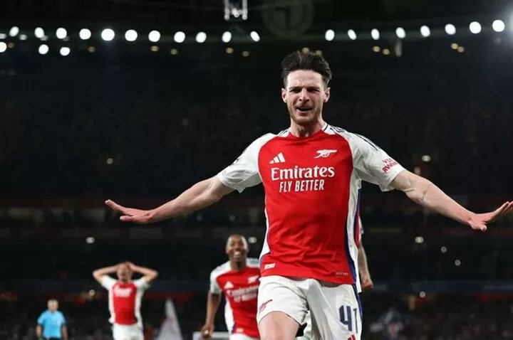 🏄🏽‍♂️ tweet media