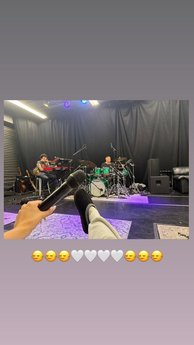 Madison Beer France tweet media