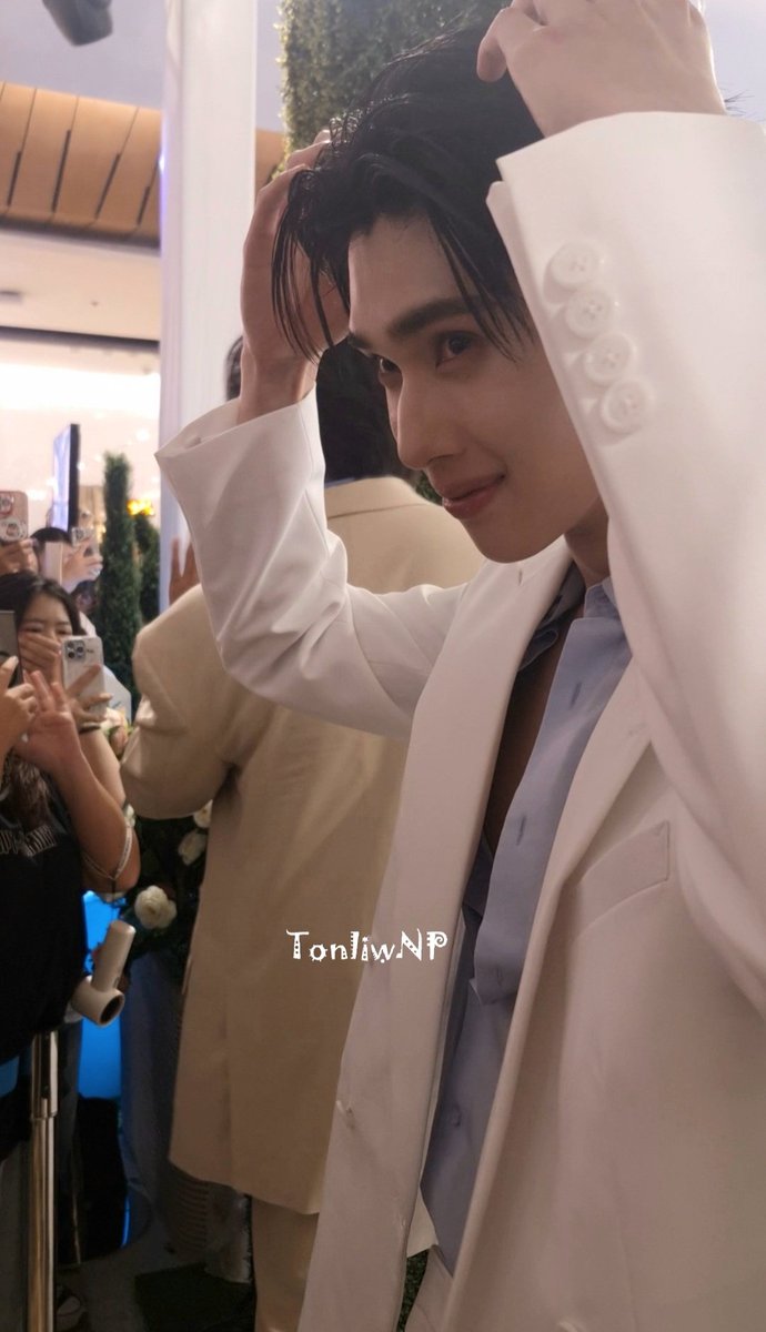 เหมียวล้นกล้องเลย ลดซูมไม่ทัน

JOONGDUNK DESTINY CLINIC
#DestinyclinicxJoongDunk