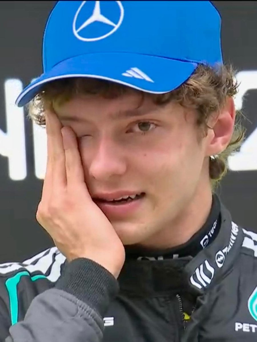 Andrea Kimi Antonelli vince il suo primo gran premio di Formula 1 con la Mercedes, all'età di 19 anni, dopo essere partito dalla pole position. C'è un motivo in più per tifare Italia ora,  non solo per la rossa di Maranello, sperando che Kimi possa indossare quella tuta un giorno
