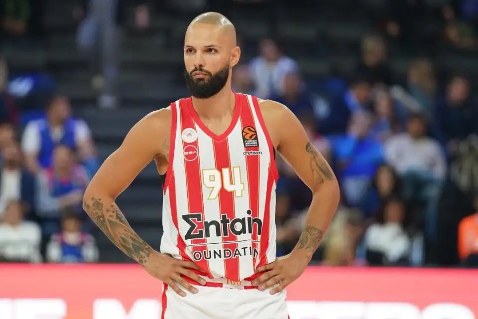 liasthegunner tweet media