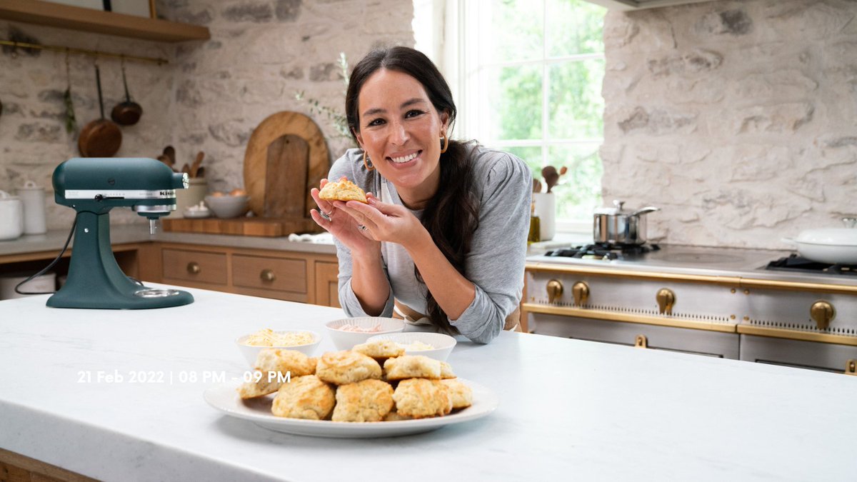 DrLisaThompson's tweet image. Discover the magic of storytelling with Joanna Gaines in Magnolia Table! From cherished family recipes to relatable kitchen moments, she invites you to cook alongside a friend. Become relatable to your email list and unlock sales. #StorytellingMagic #CookingWithJoanna