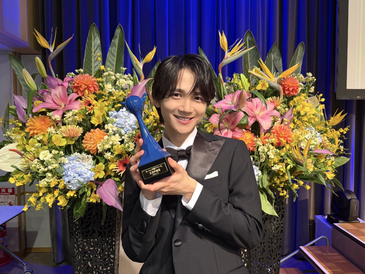kiku_staff's tweet photo. 【ご報告】
第二十回 声優アワードにて、戸谷菊之介が
『主演声優賞』を受賞いたしました！

日頃より応援してくださるファンの皆さま、
関係者の皆様に、心より感謝いたします。

これからも精進してまいりますので、
引き続き温かい応援を
よろしくお願いいたします！

#声優アワード #戸谷菊之介 https://t.co/yEKtA4AlMa