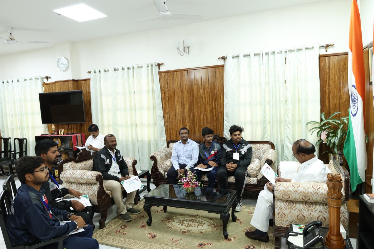 NJntua's tweet photo. NSS JNTUA Volunteer Sheshadri courtesy met with his Excellence with the Honourable Governor of Tripura,Nallu Indrasena Reddy as a part of Inter State Youth Exchange Programme at Agartala. The Governor of Tripura appreciated the Services carried out by JNTUA NSS. https://t.co/JaBJXwzSsh