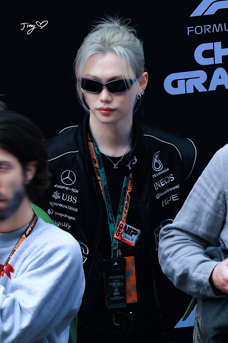 namodojeonginnn's tweet photo. uma semana ele tá nas relações diplomáticas entre Coreia do Sul e França 
na outra tá na Paris Fashion week da Louis Vuitton 
na próxima tá sendo anunciado como embaixador global da Adidas
e logo em seguida tá na fórmula 1

simplesmente Lee Felix senhoras e senhores https://t.co/QvZxuo2zeO