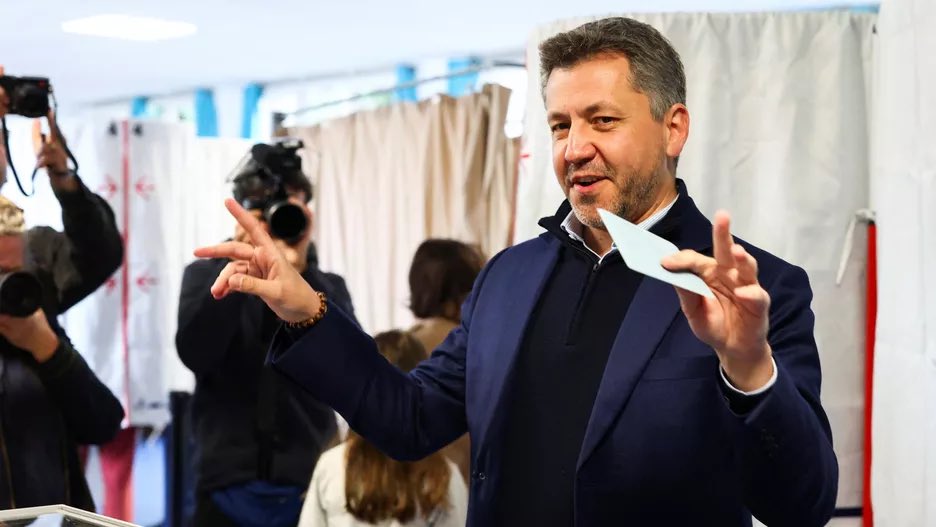 Une quinzaine de bureaux ouverts en retard, des bulletins manquants ou entaillés, un vote sans document d’identité... Les équipes de Franck Allisio, candidat RN à Marseille, dénoncent de "nombreuses irrégularités"

#Municipales2026