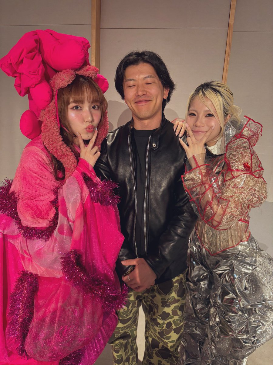 bb89suplex's tweet photo. 結局日曜のこの時間まで滞在してしまいました
ココパちょんに会えてハッピー！

ロコちゃん「今日もとっても楽しかったね、明日はもーっと楽しくなるよねパテ太郎( ˶>ᴗ<˶)」

パテ太郎「うん明日はただの平日だで楽しくならんよ」

～完～
#飯はみんなで食べた方が楽しい https://t.co/50GALhs3yS