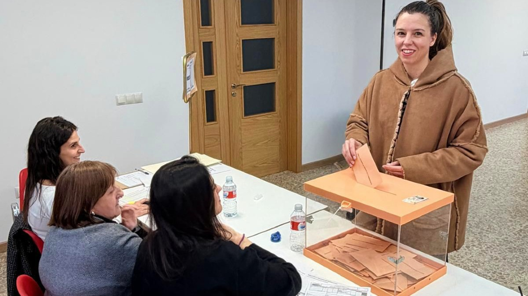 Avilared's tweet photo. Cristina Pindado defiende el derecho al voto para mejorar Castilla y León

https://t.co/3PUSyj8Kyc https://t.co/jXQ3phBn6s