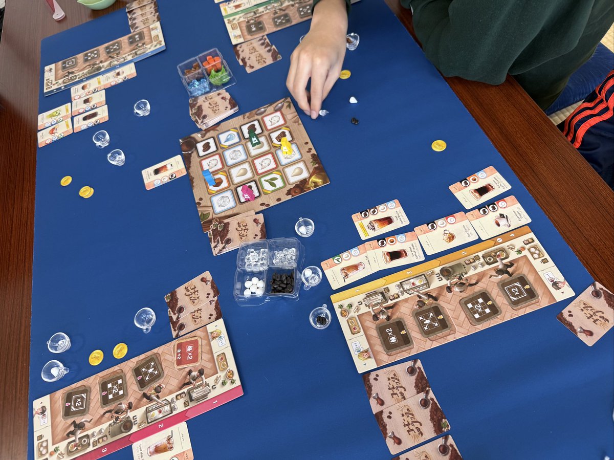 fameeple's tweet photo. 3月14日
第21回　うちはらボードゲーム交流会
参加者10名
合計15名での開催

小学生以下3名
中学生2名
高校生1名
一般4名

インフルエンザ、幼稚園の卒業式の関係で今回も少なめ。
ですが、新しい方が4名❗️
これは嬉しい😆

ボドゲの持ち込みも歓迎です♪

#水戸
#ボードゲーム会 https://t.co/n6PtbT6PnW