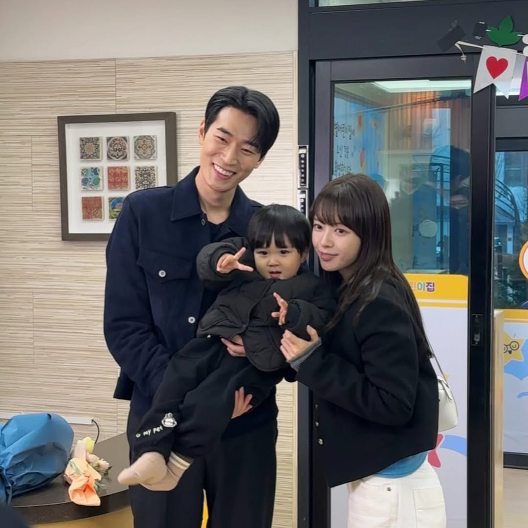93_1028_'s tweet photo. 아랑스러운 유호보고 찐텐웃음 보여주는 박서함을 너무 조아함,,♡ https://t.co/yqvrgJbgkm