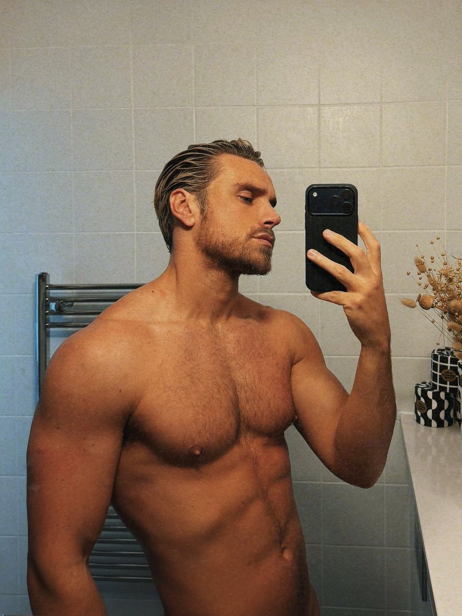 j_the_bottom's tweet photo. Slicked back https://t.co/nzKRUWovsX