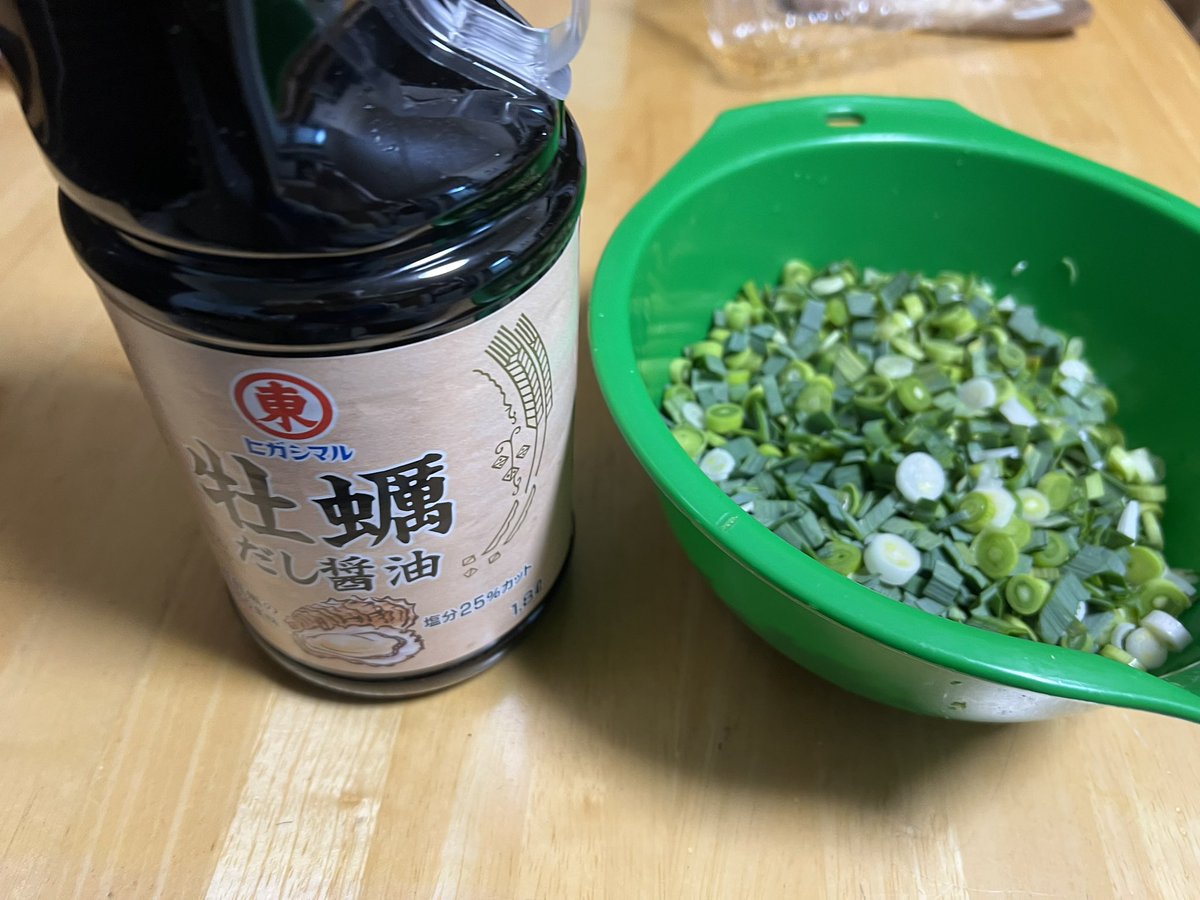 送ってくれた葉ニンニクを醤油漬けに。
唐揚げにつけてらヤバい！🍺