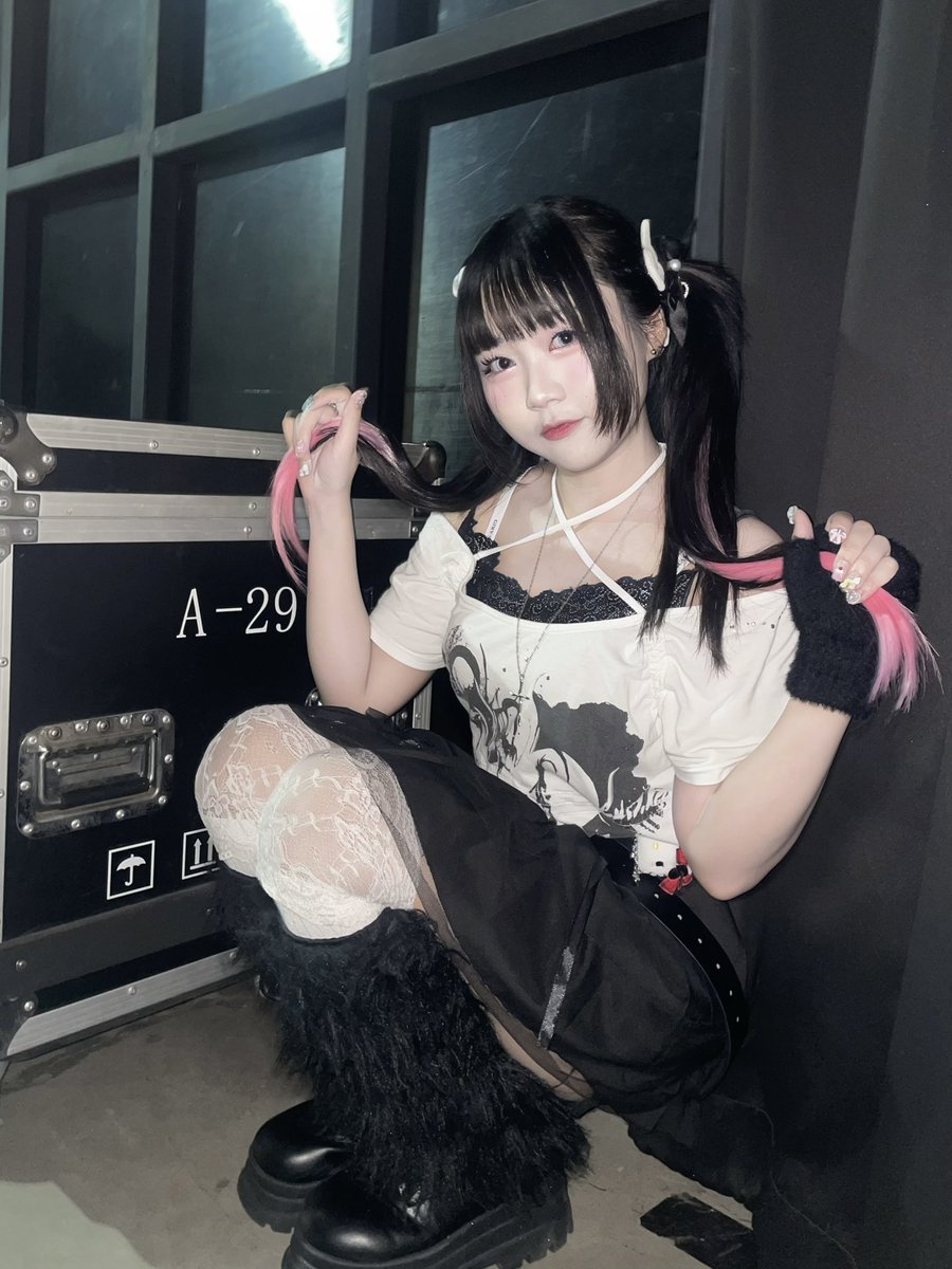 อาเบ้ง AKRØ 李秀清 tweet media