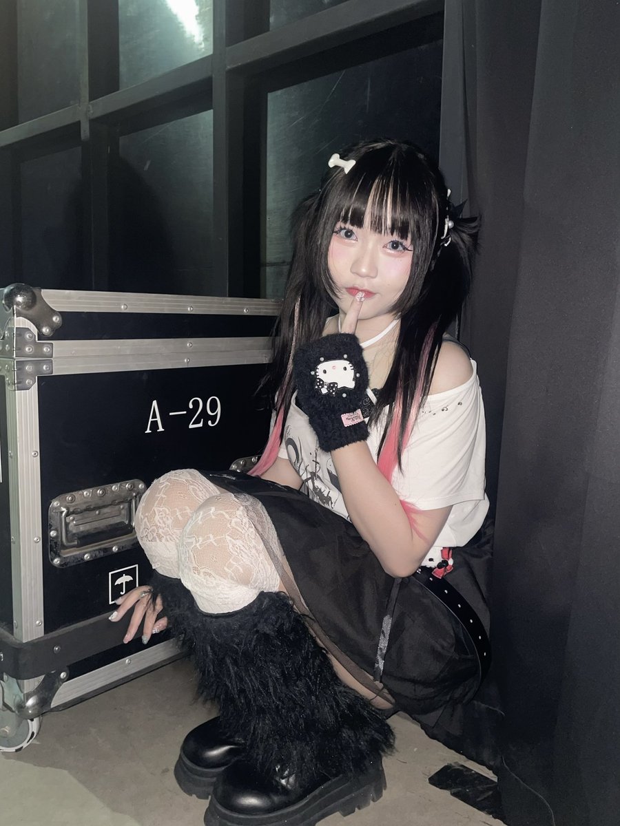 อาเบ้ง AKRØ 李秀清 tweet media