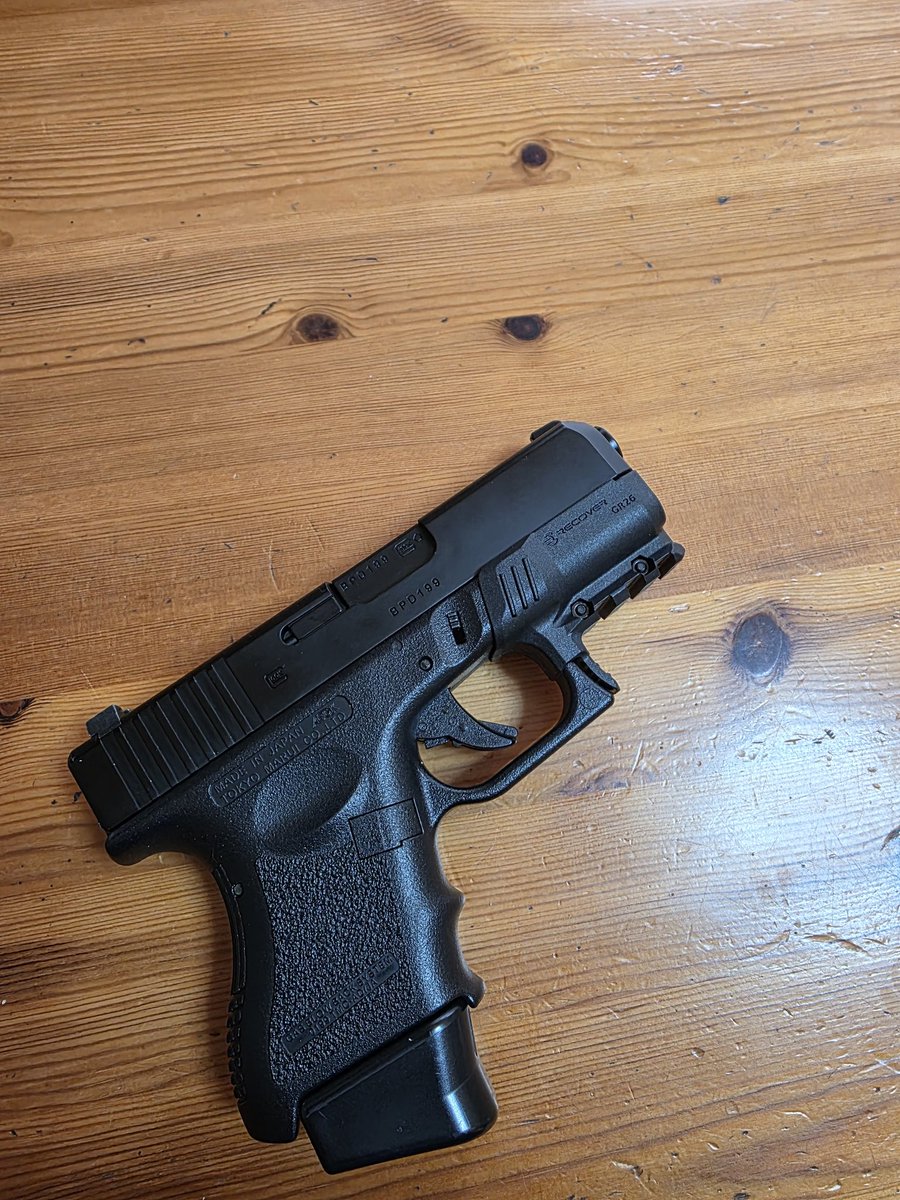 M1a1MgObZVH607C's tweet photo. この所
小さな銃を集めてます😊
東京マルイさんのグロック26はこの中でもコンパクトで気に入ってます👍
#東京マルイ 
#VFC 
#GLOCK26 
#PDP 
#ハイキャパDOR  4.3
#サバゲー
#コンシールドキャリー https://t.co/fmdTZf8xQX