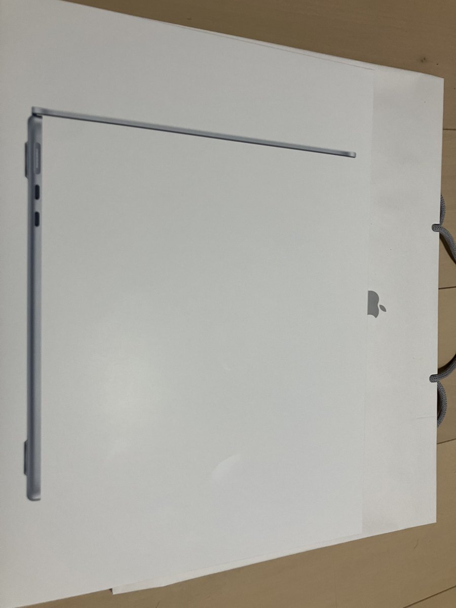 aaahk0909's tweet photo. 4月からMBA通うってことで、
合格のご褒美も兼ねてMacBook Airといふものを購入😄
ここ最近で最も高い投資です💰

（パソコンなんでもよかったけど、なんかカッコよさそうだったのでMacにした） https://t.co/jPRvZhUweJ