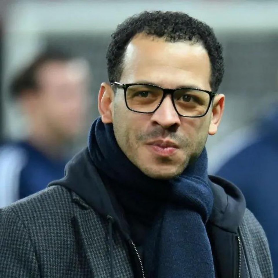 Rosenior trending for all the wrong reasons post-Newcastle defeat: tactical woes, ref blame &amp; sack whispers growing. Chelsea fans not happy. #CFC